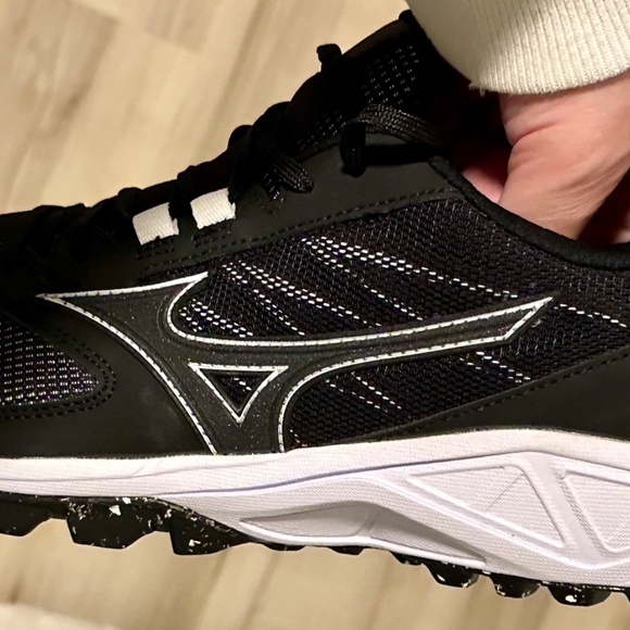 New Mizuno Women's Dominant All-Surface Turf Softball Size 12 Shoes - Picture 2 of 11